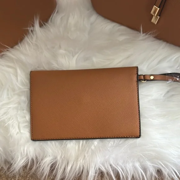 Elegant Tan Handbag Set of 3 - Picture 9 of 15